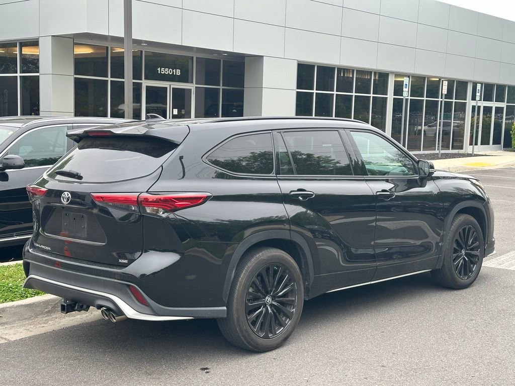Used 2023 Toyota Highlander XSE FWD image 5