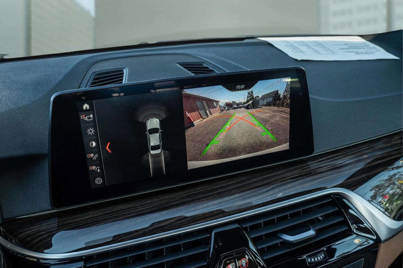 Used 2019 BMW 530e xDrive w/ Convenience Package image 17