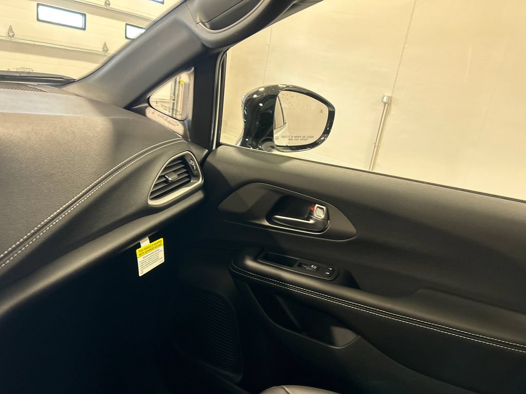 New 2027 Chrysler Pacifica Select FWD image 27