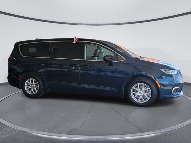 Certified 2024 Chrysler Pacifica Touring-L image 2