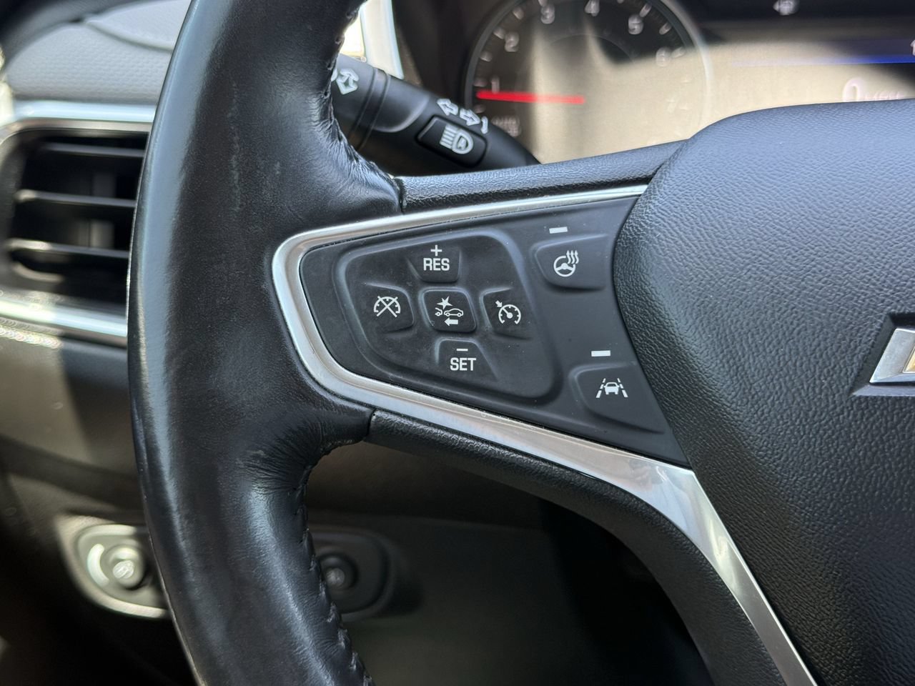 Used 2020 Chevrolet Equinox Premier FWD image 12