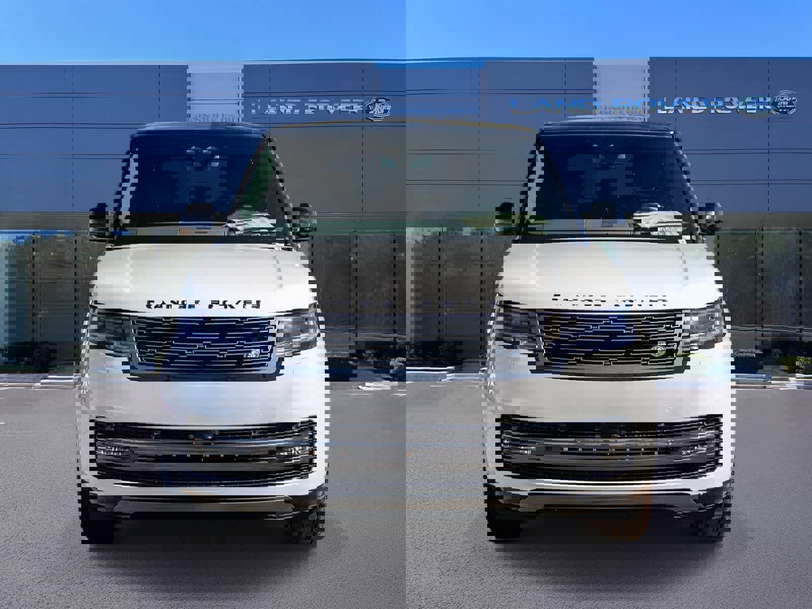 New 2026 Land Rover Range Rover Long Wheelbase SE image 2