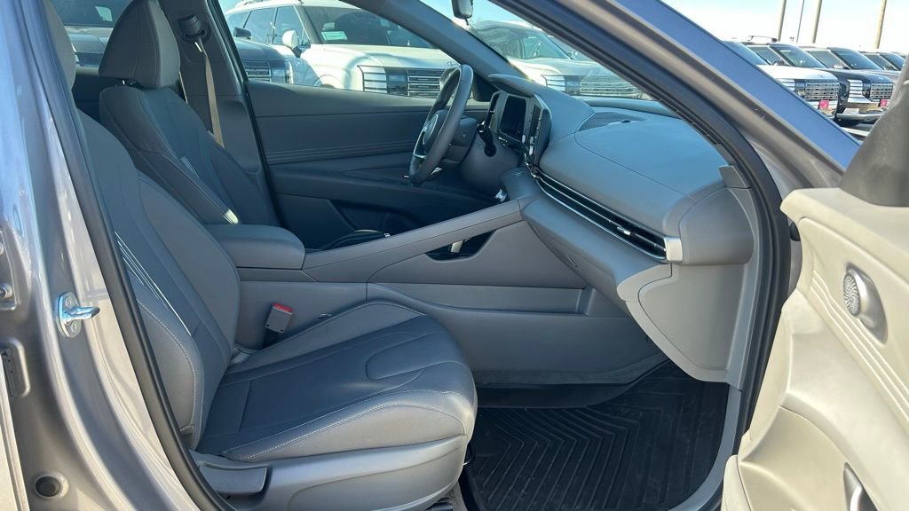 Used 2025 Hyundai Elantra Sport image 24