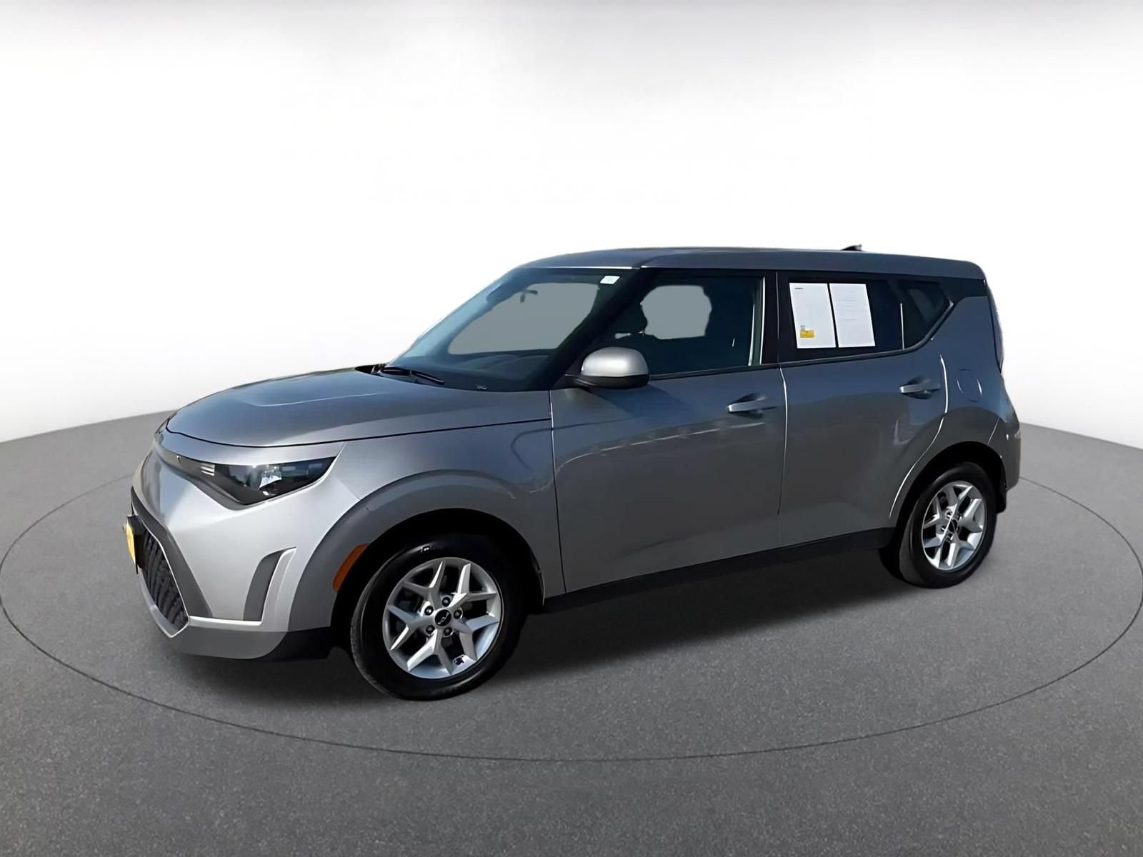 Used 2025 Kia Soul LX w/ LX Technology Package FWD image 7
