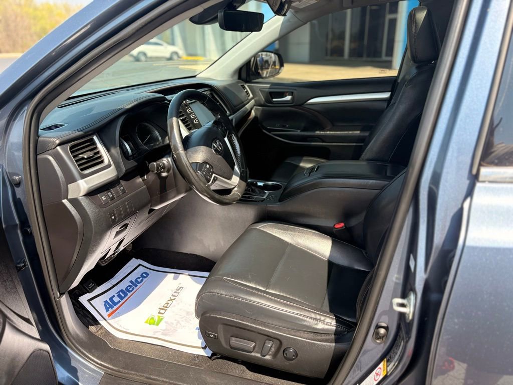 Used 2019 Toyota Highlander XLE image 19