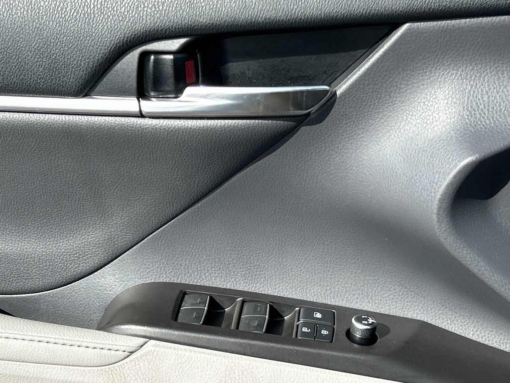 Used 2022 Toyota Camry XLE FWD image 23