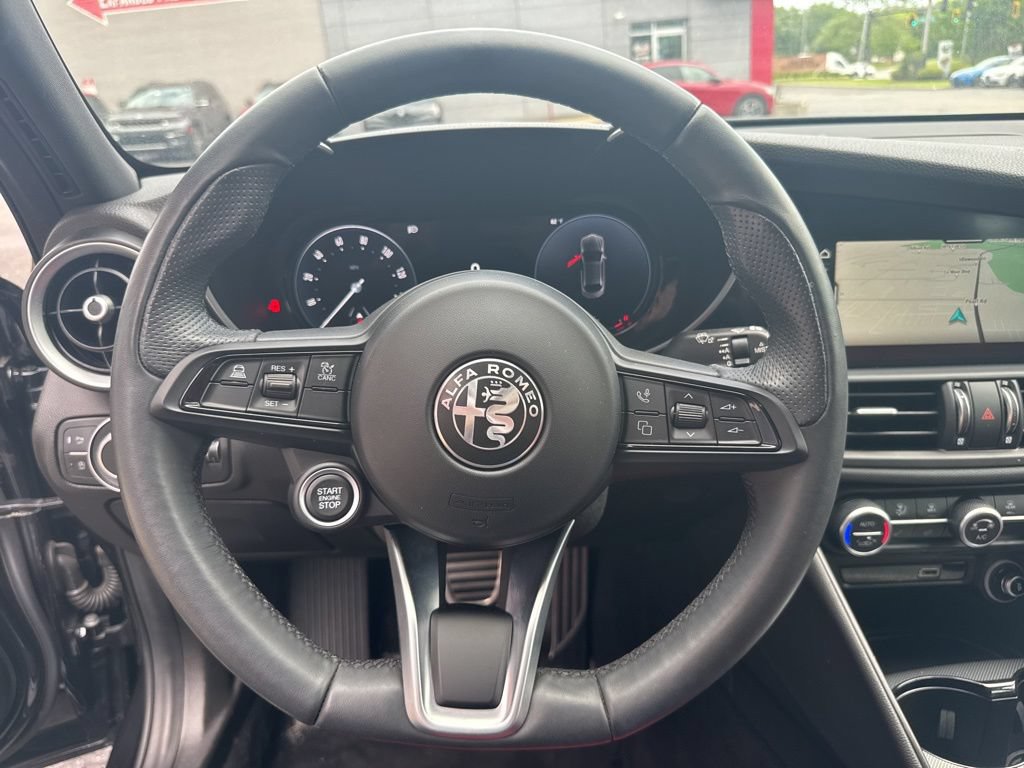 Used 2024 Alfa Romeo Giulia Ti w/ Performance Driving Package AWD/4WD image 31