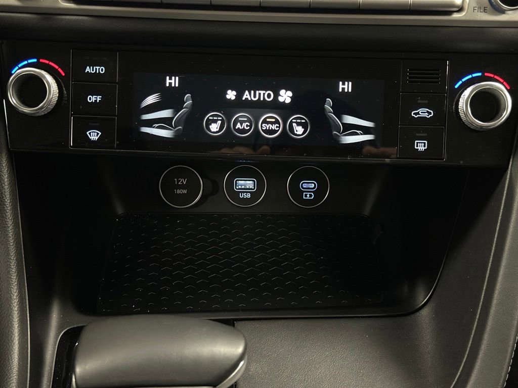 Used 2025 Genesis G70 2.5T image 17