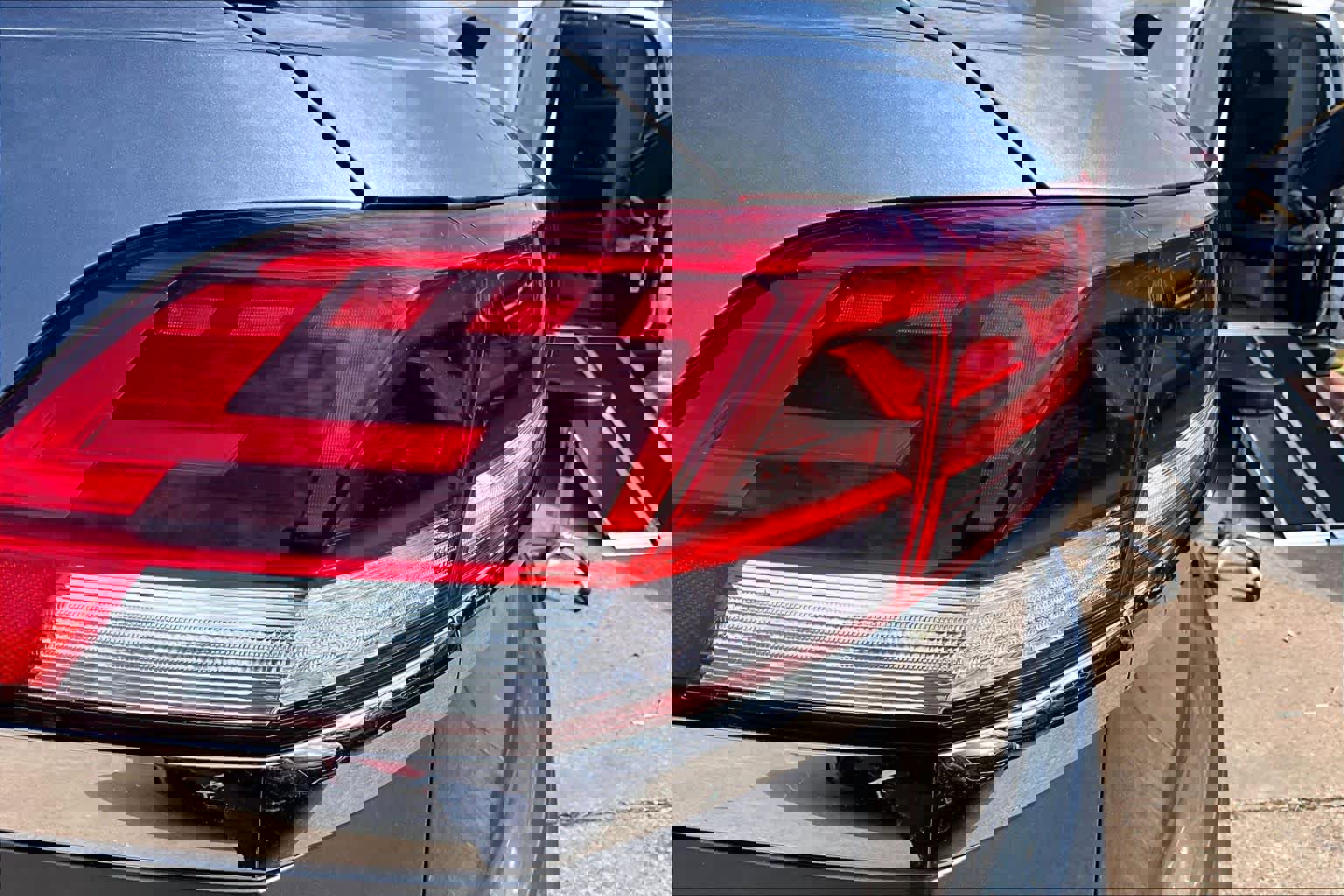 Used 2025 Volkswagen Atlas Cross Sport SE image 26