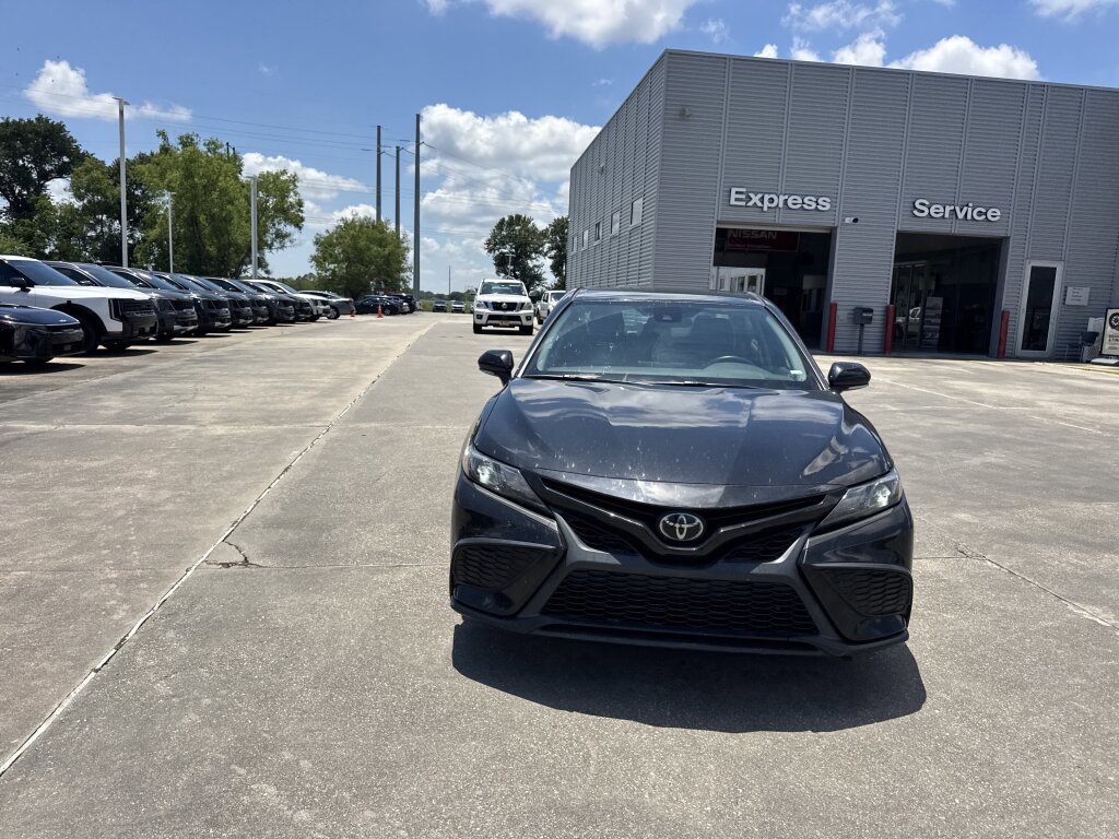 Used 2022 Toyota Camry SE FWD image 5