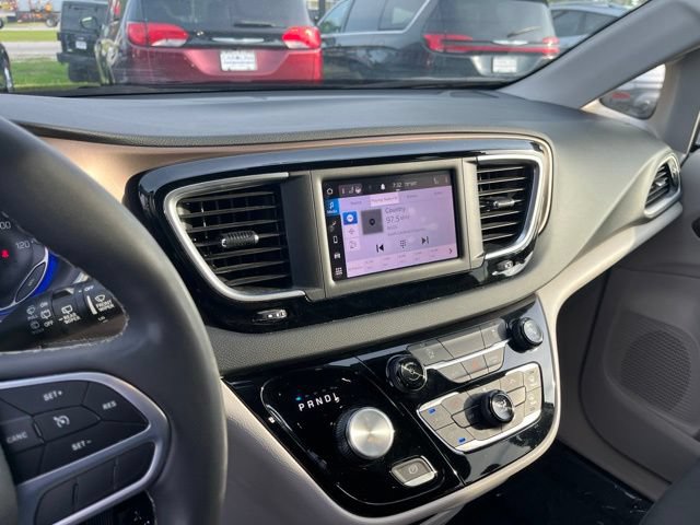 Used 2023 Chrysler Voyager LX FWD image 21
