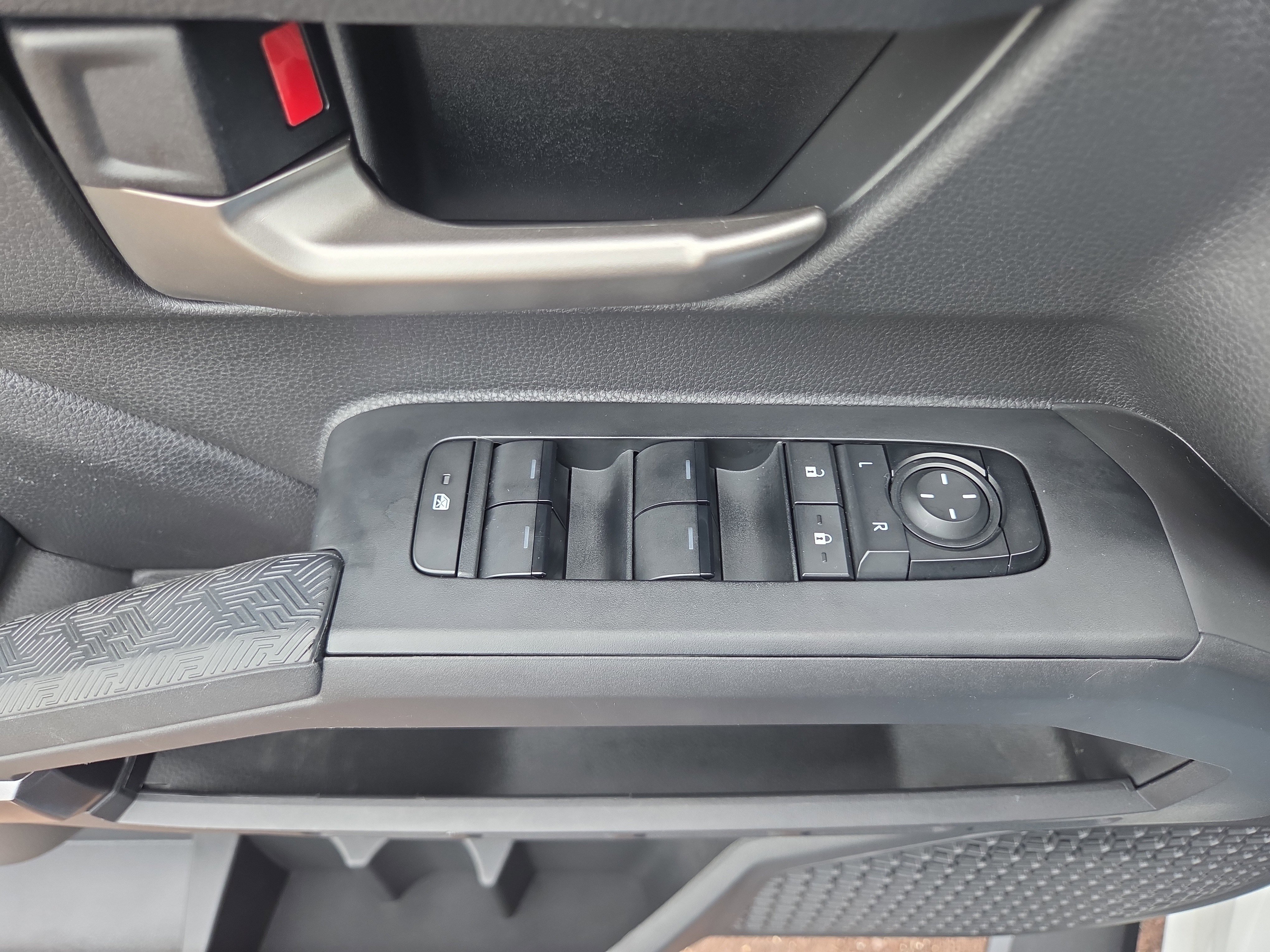 Certified 2024 Toyota Tacoma TRD Off-Road AWD/4WD image 27