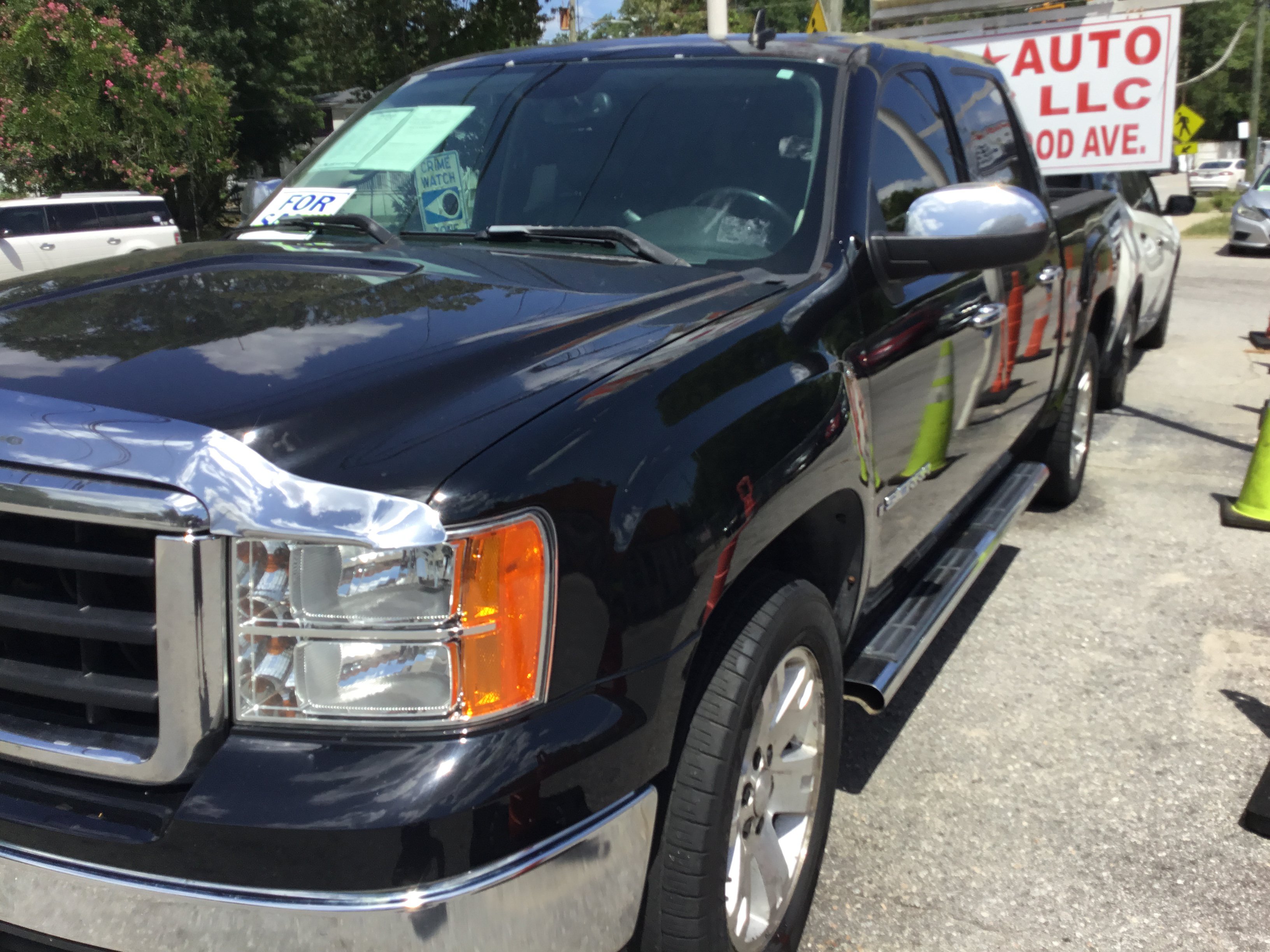 Used 2007 GMC Sierra 1500 SLT w/ Entertainment Package AWD/4WD image 1