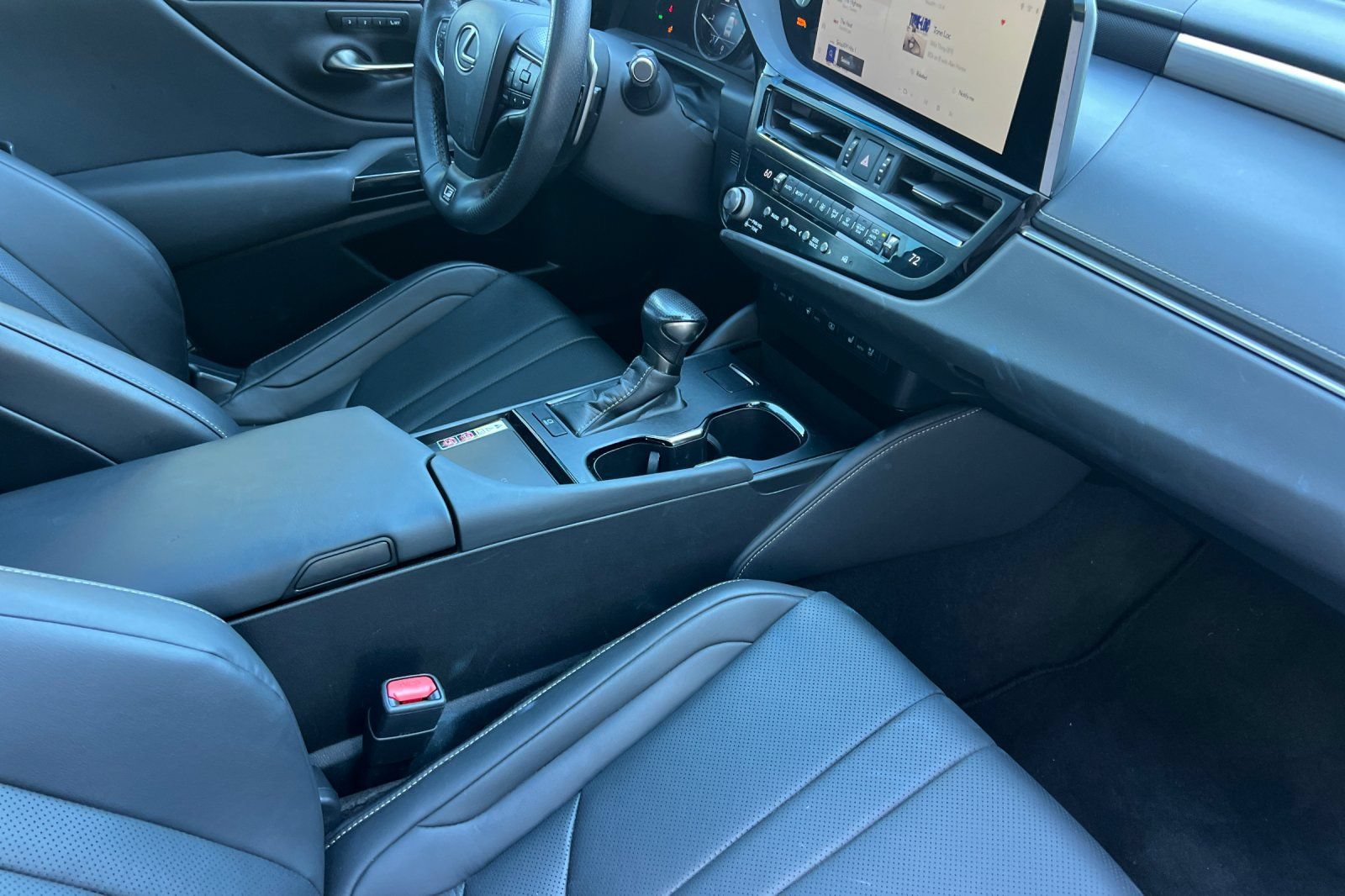 Used 2024 Lexus ES 350 F Sport w/ Accessory Package (Z2) FWD image 19