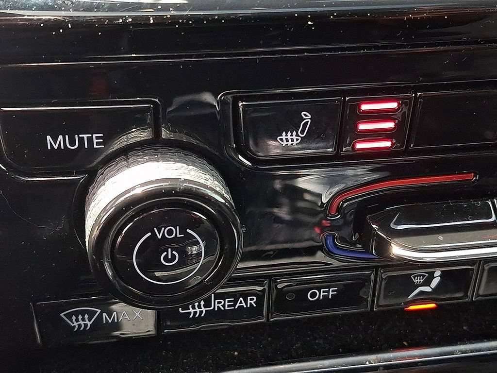 Used 2025 Jeep Grand Cherokee Altitude RWD image 19