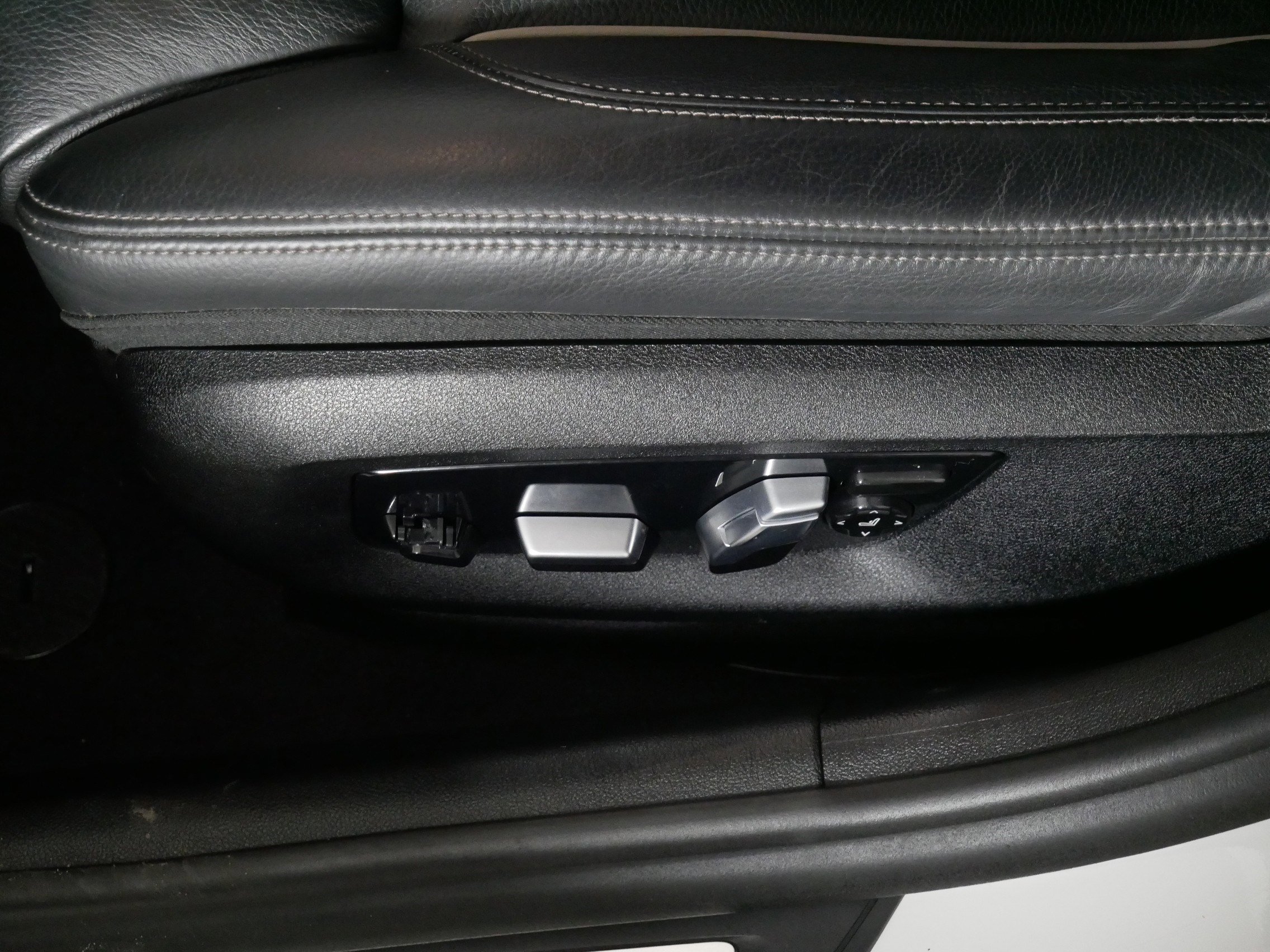 Used 2022 BMW M550i xDrive image 20