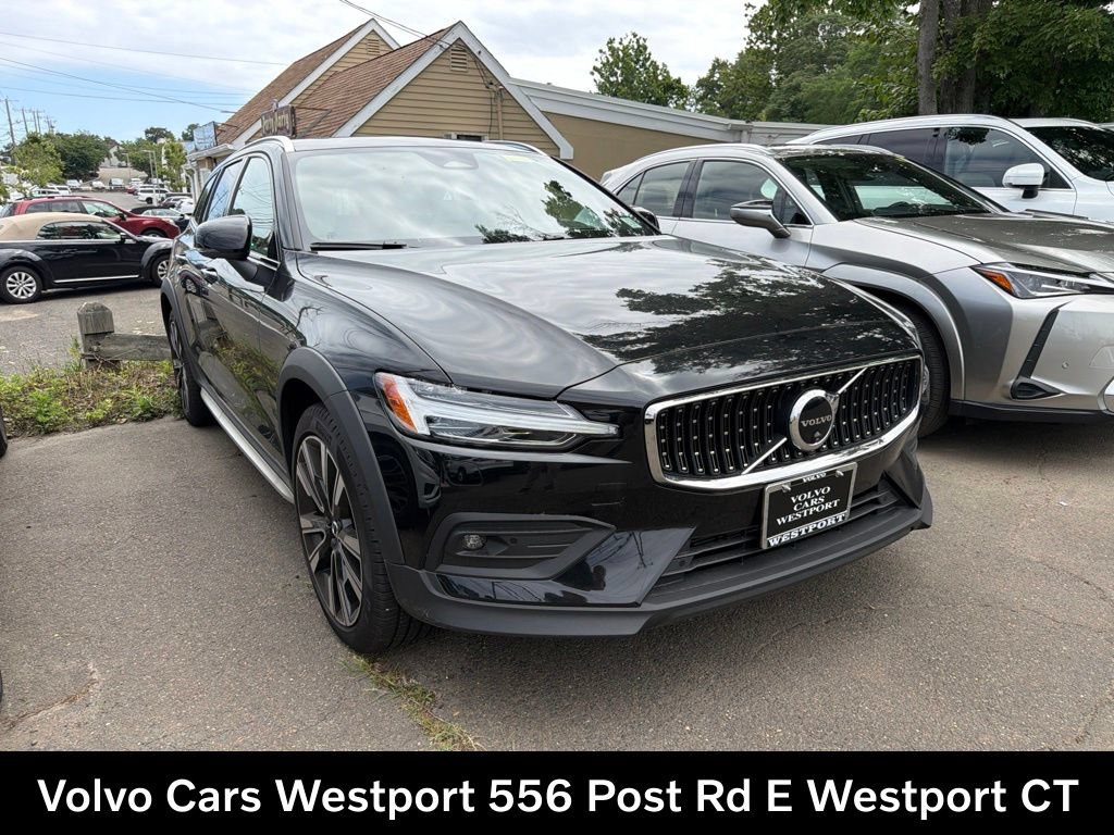 Certified 2026 Volvo V60 B5 Cross Country Ultra AWD/4WD image 1