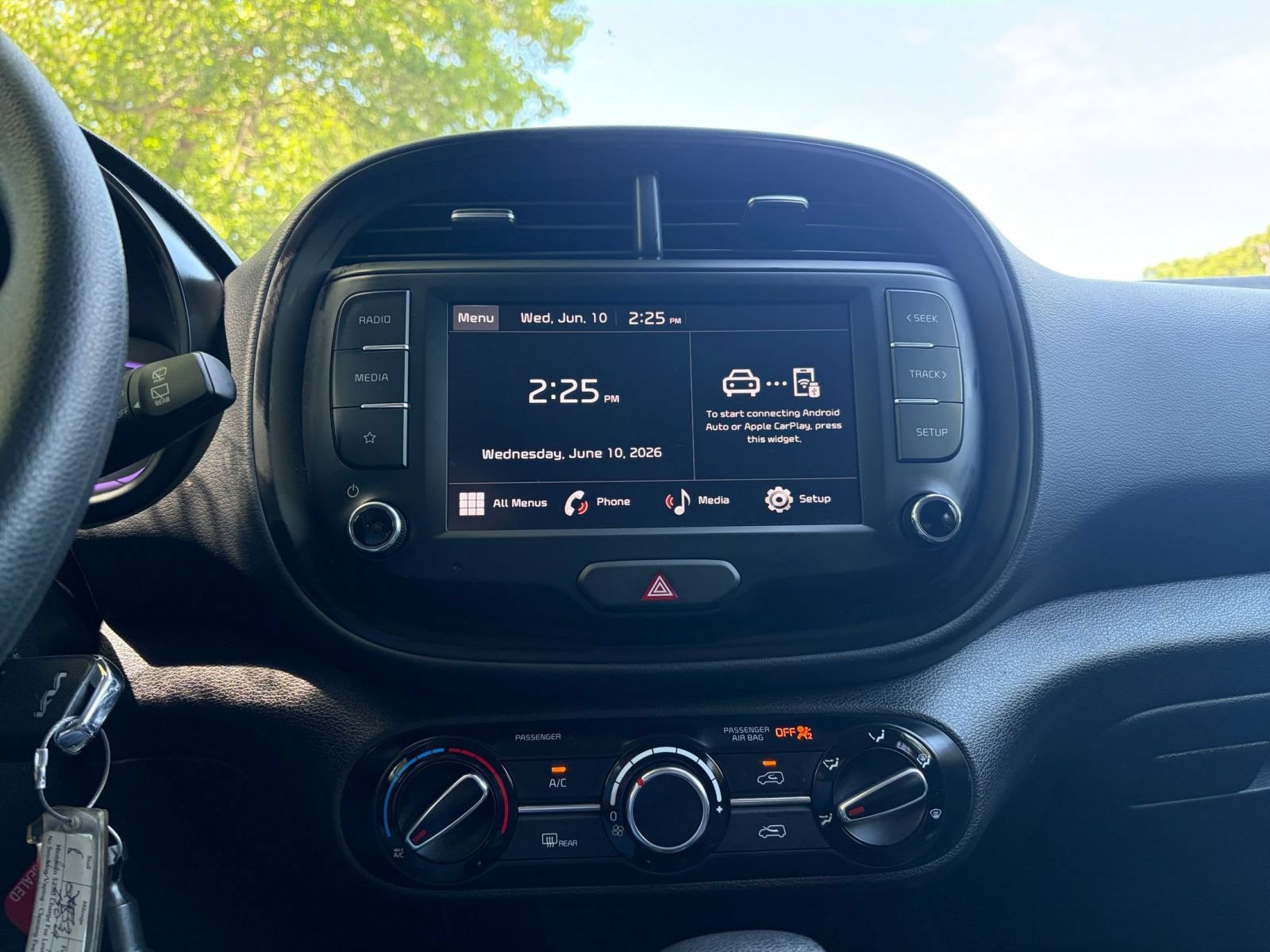 Used 2025 Kia Soul LX w/ LX Technology Package FWD image 17