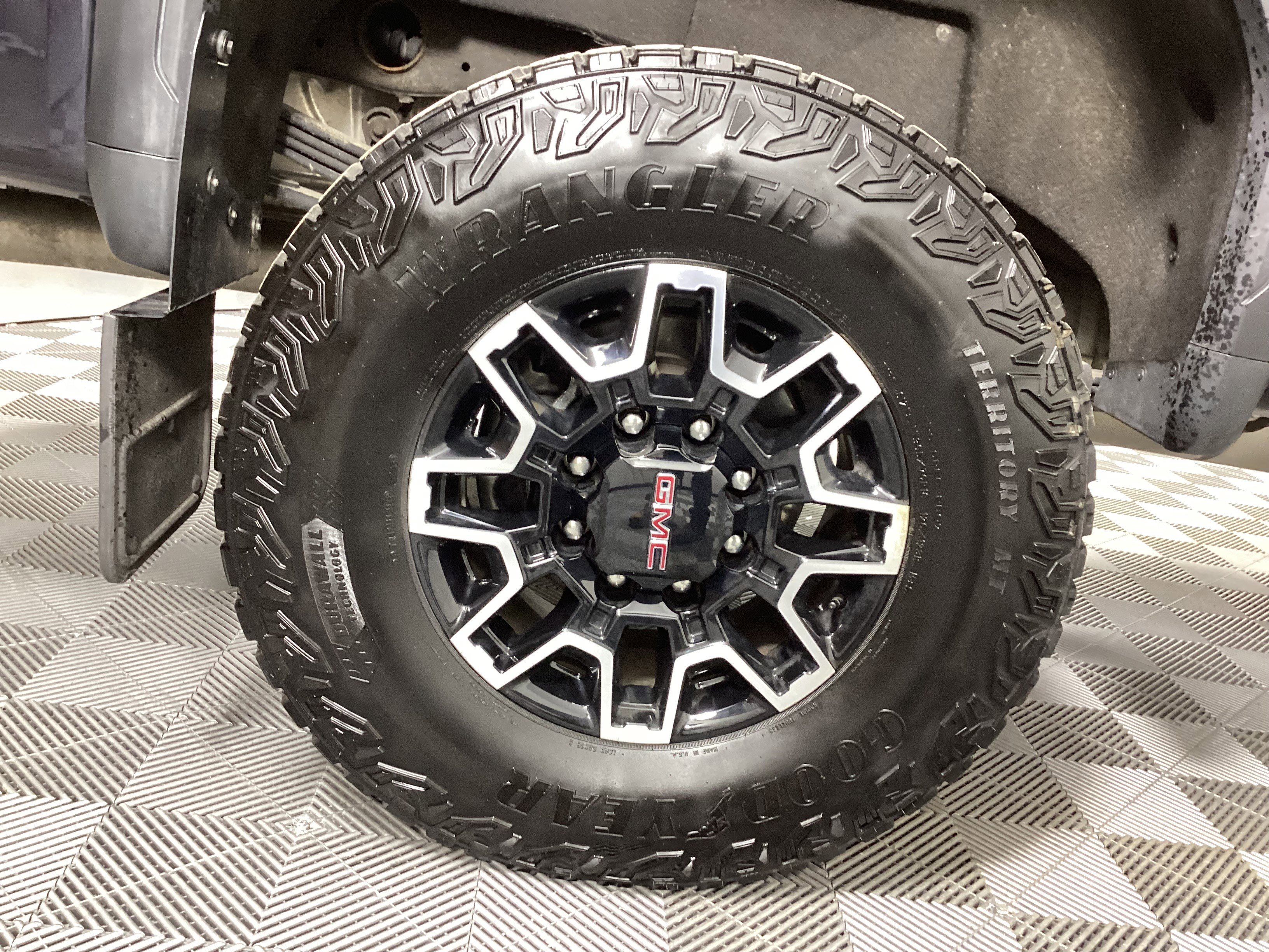 Used 2024 GMC Sierra 2500 AT4X image 12