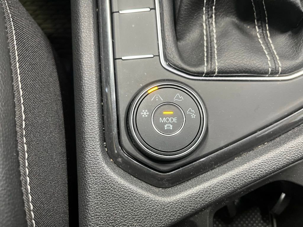 Certified 2024 Volkswagen Tiguan SEL R-Line image 16