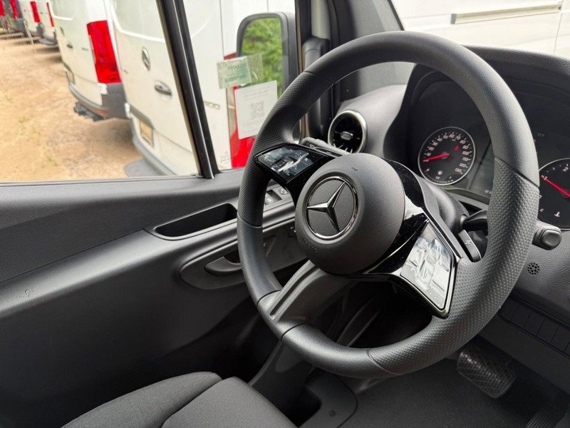 New 2025 Mercedes-Benz Sprinter 2500 image 8