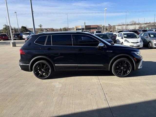 Used 2022 Volkswagen Tiguan SEL R-Line image 4
