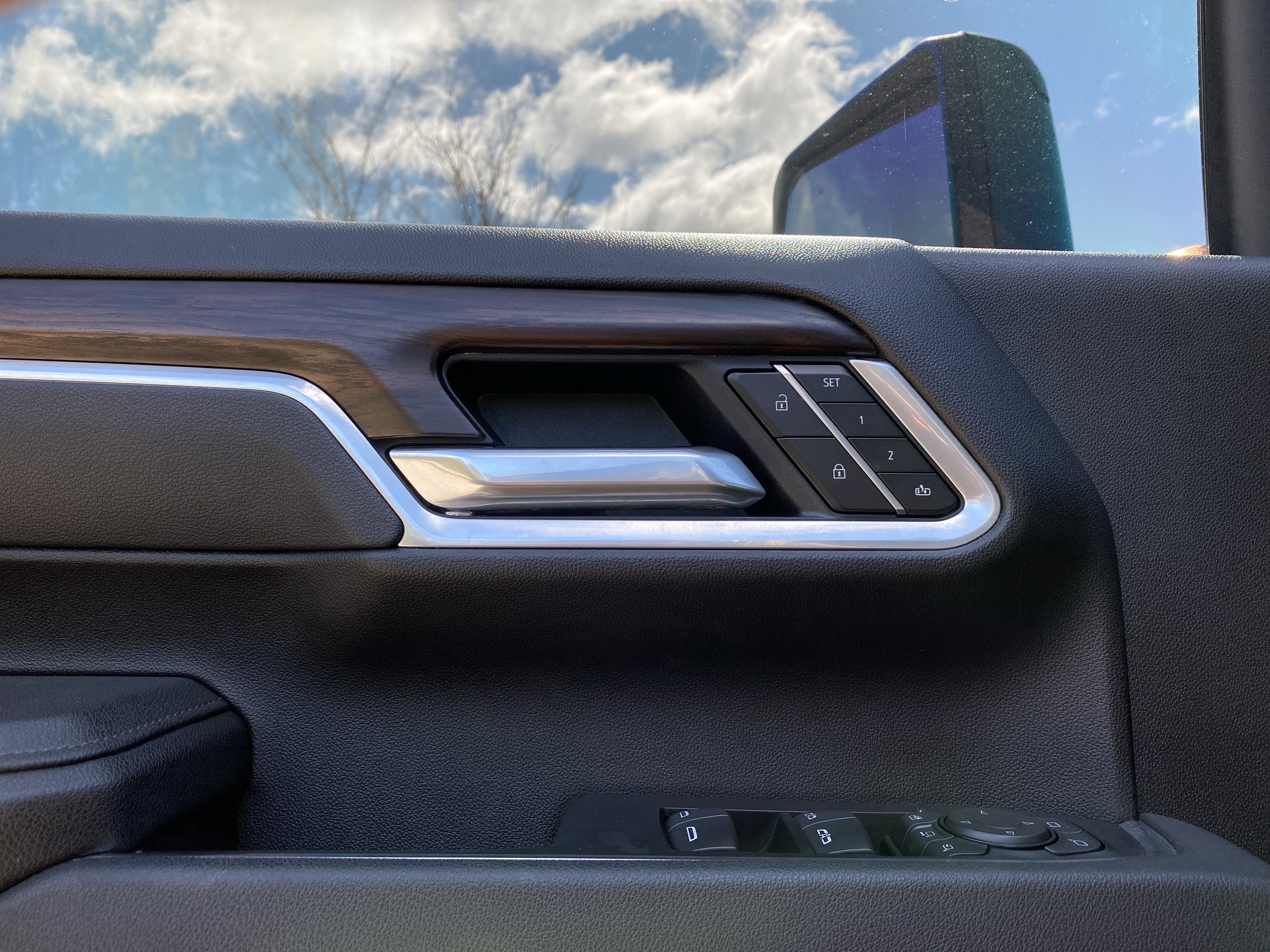 Used 2025 GMC Sierra 2500 SLT w/ SLT Convenience Package image 23