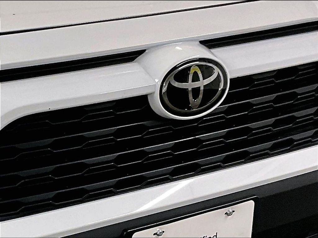 Certified 2022 Toyota RAV4 LE AWD/4WD image 30