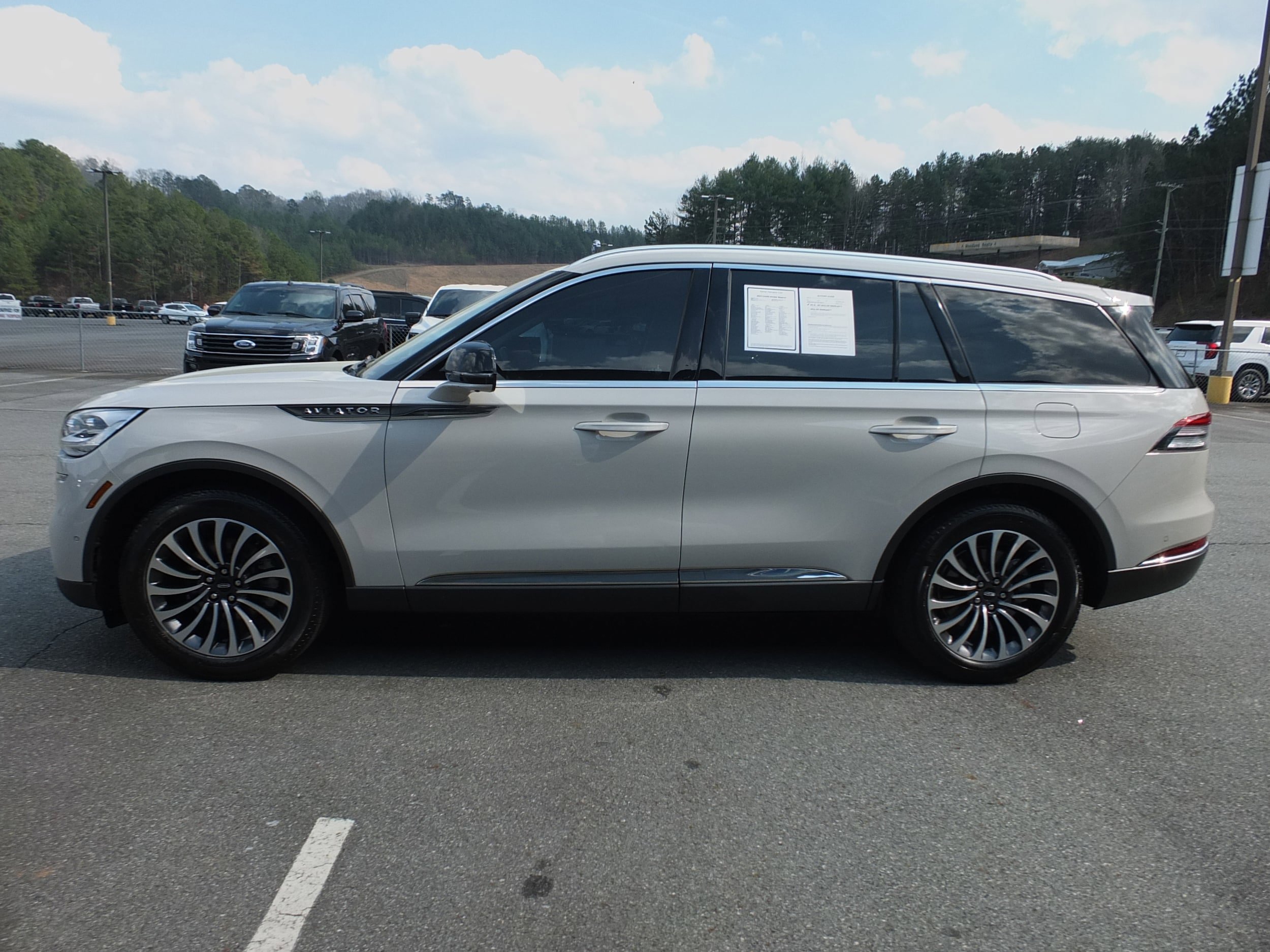Used 2022 Lincoln Aviator Reserve w/ Equipment Group 201A image 6