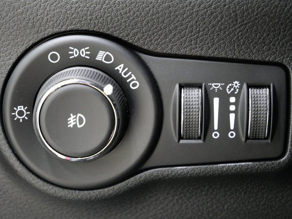 New 2026 Jeep Compass Latitude w/ Sun and Sound Group image 15