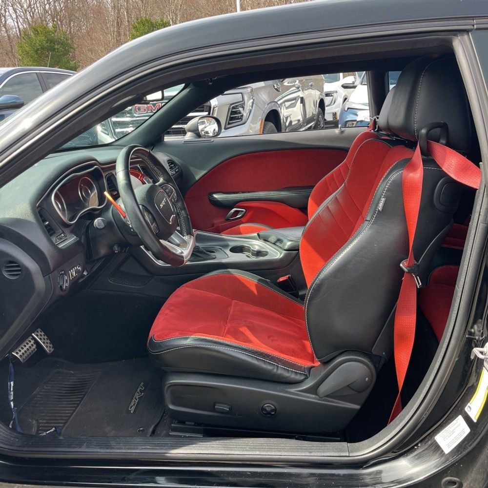 Used 2016 Dodge Challenger SRT w/ Technology Group image 7