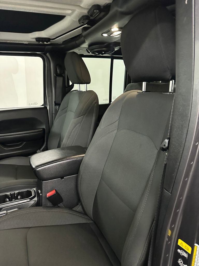 Used 2022 Jeep Gladiator Willys image 12