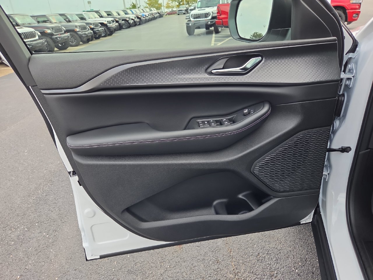 New 2027 Jeep Grand Cherokee Laredo X RWD image 3