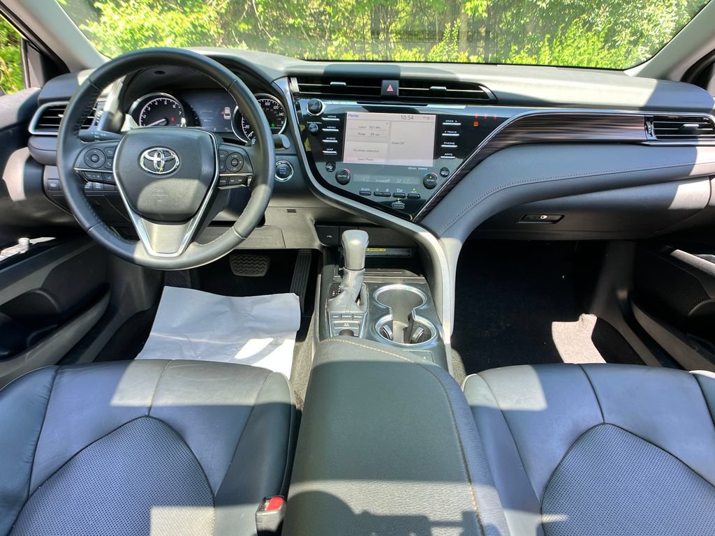 Used 2020 Toyota Camry XLE FWD image 13