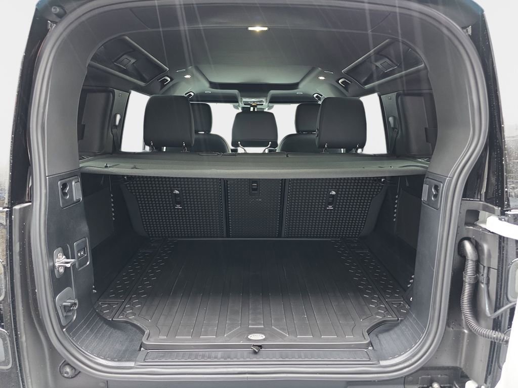 New 2026 Land Rover Defender 110 S image 12
