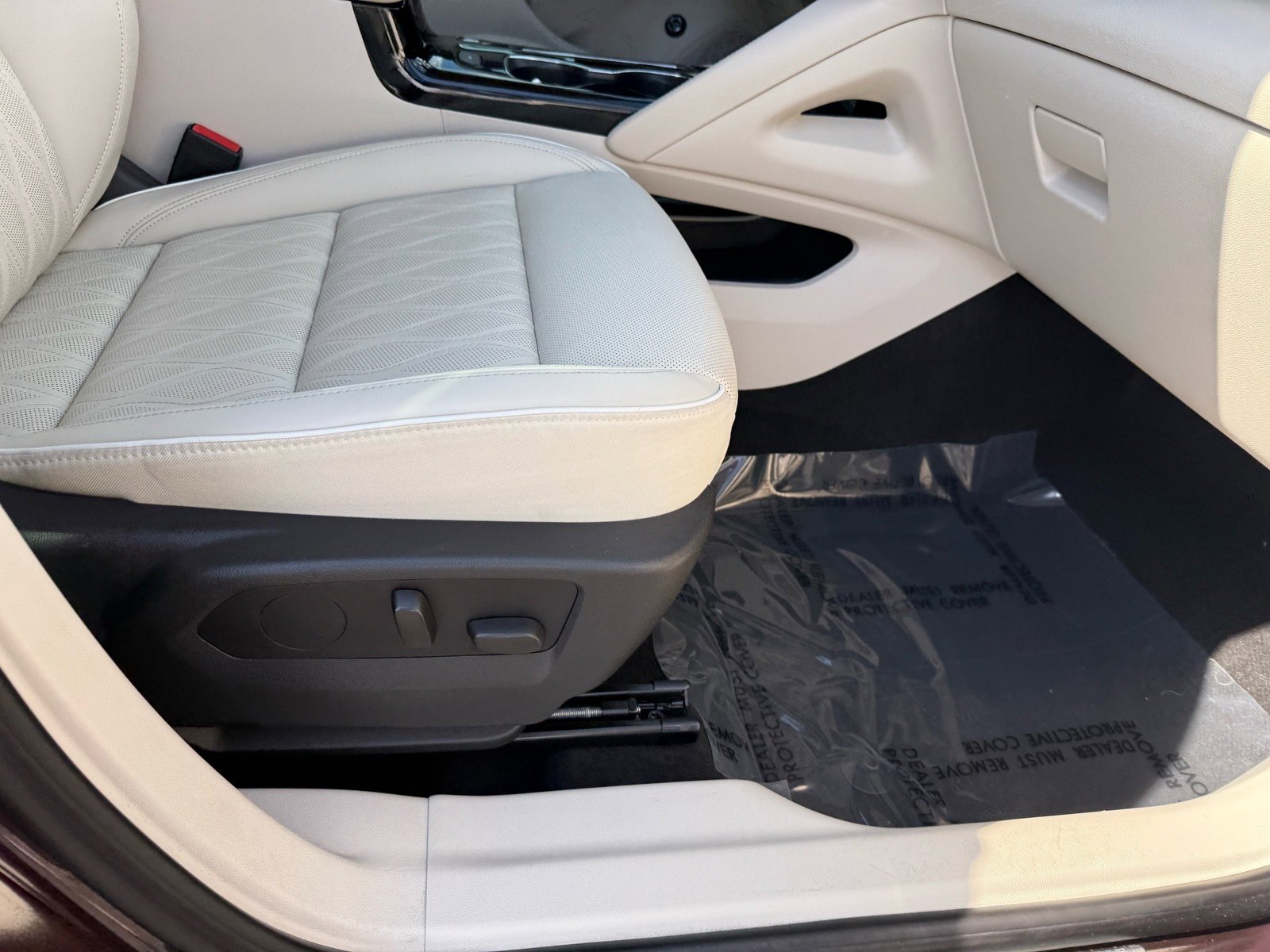 Used 2022 Buick Envision Avenir w/ Technology Package II image 12