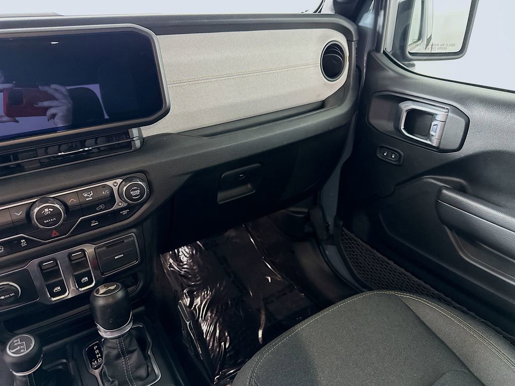 Used 2024 Jeep Wrangler Sport AWD/4WD image 17