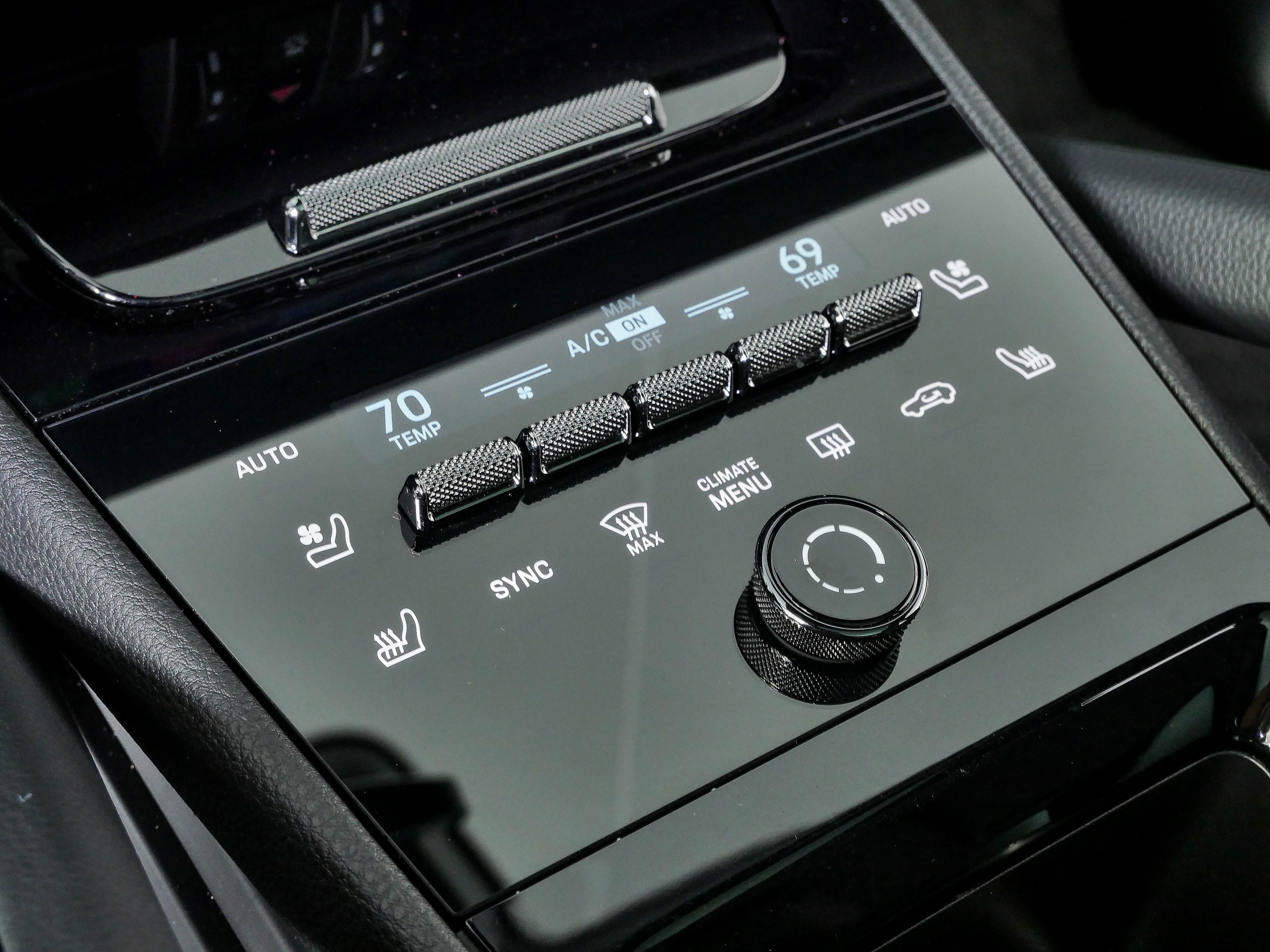Certified 2025 Porsche Cayenne Coupe AWD/4WD image 18