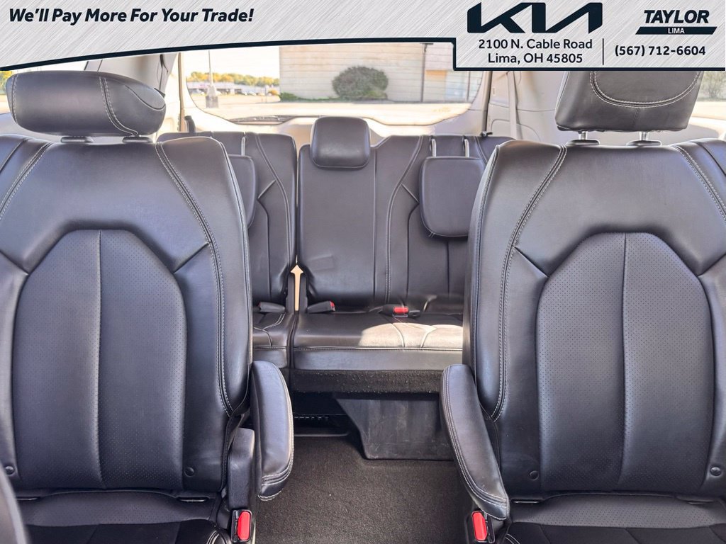 Used 2024 Chrysler Pacifica Touring-L FWD image 12