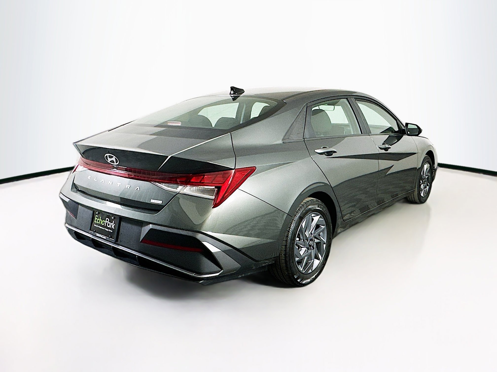 Used 2024 Hyundai Elantra Blue image 9