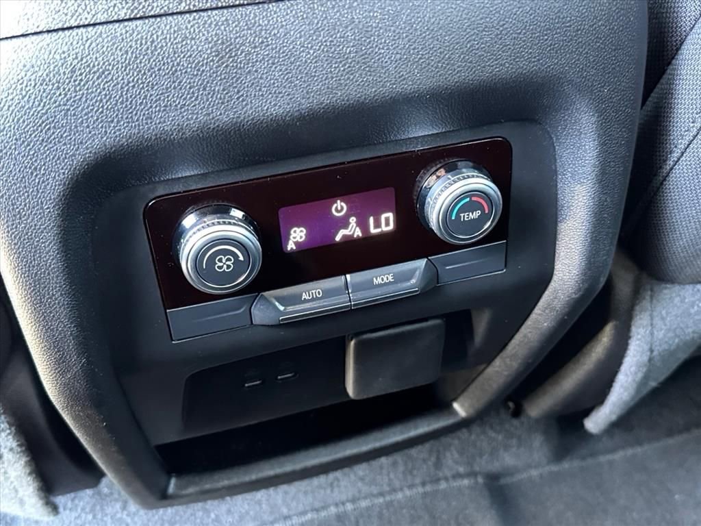 Used 2025 GMC Acadia Elevation image 16