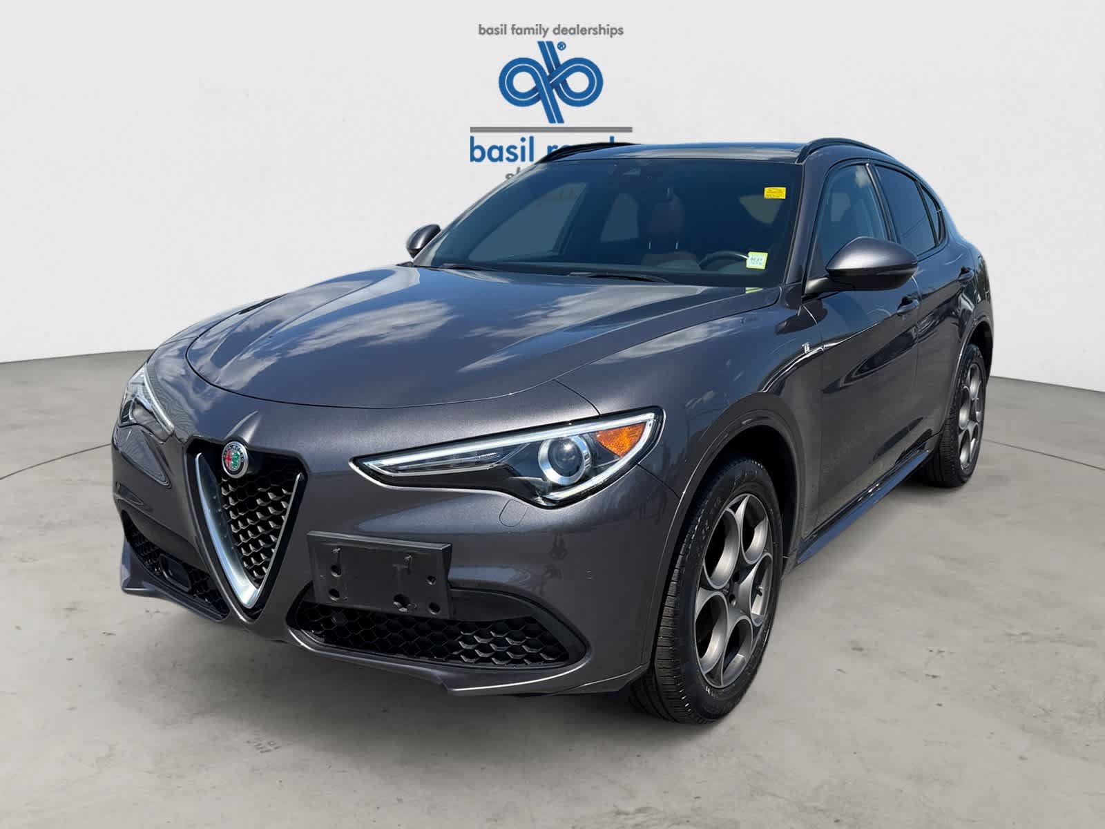 Used 2023 Alfa Romeo Stelvio Ti AWD/4WD image 2