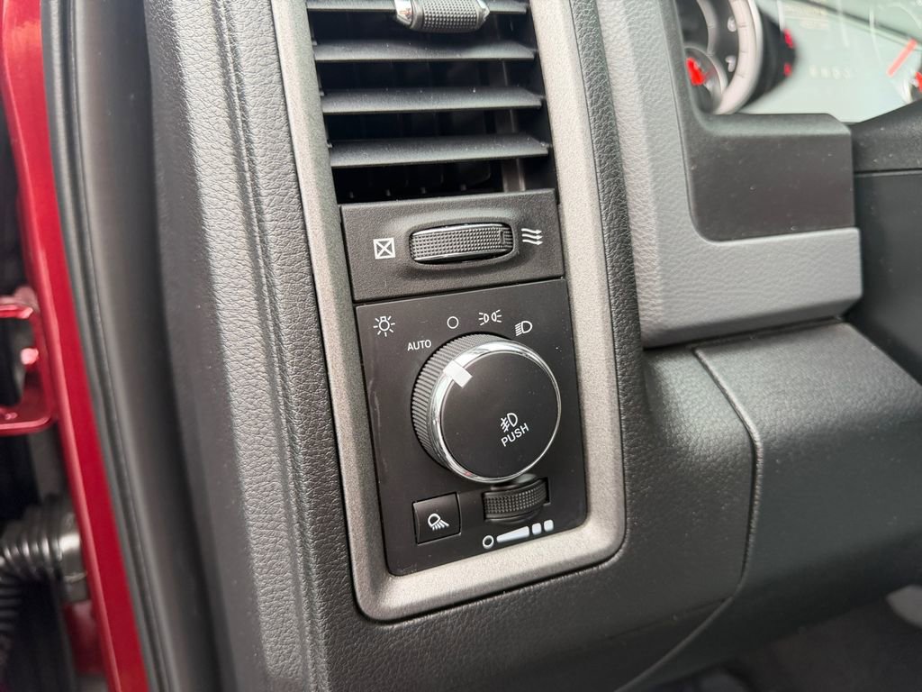 Used 2018 RAM 1500 Express image 40