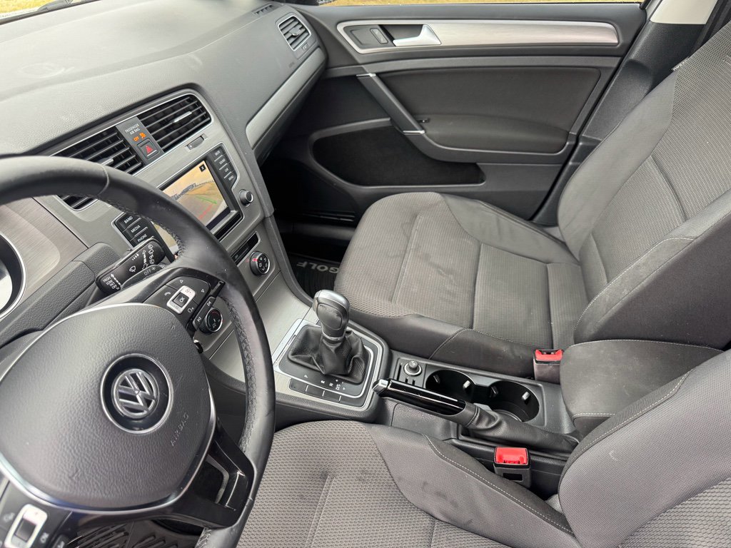 Used 2017 Volkswagen Golf S image 17