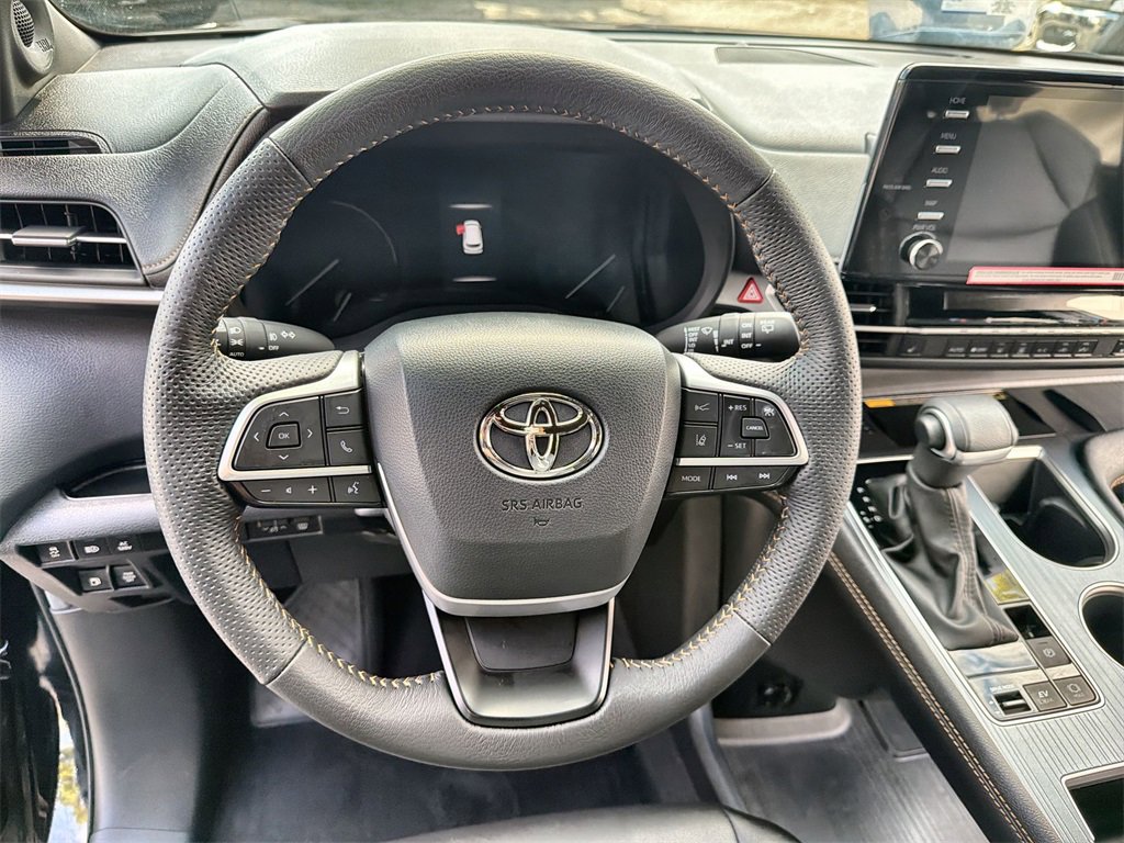 Used 2024 Toyota Sienna XLE Woodland Edition image 11