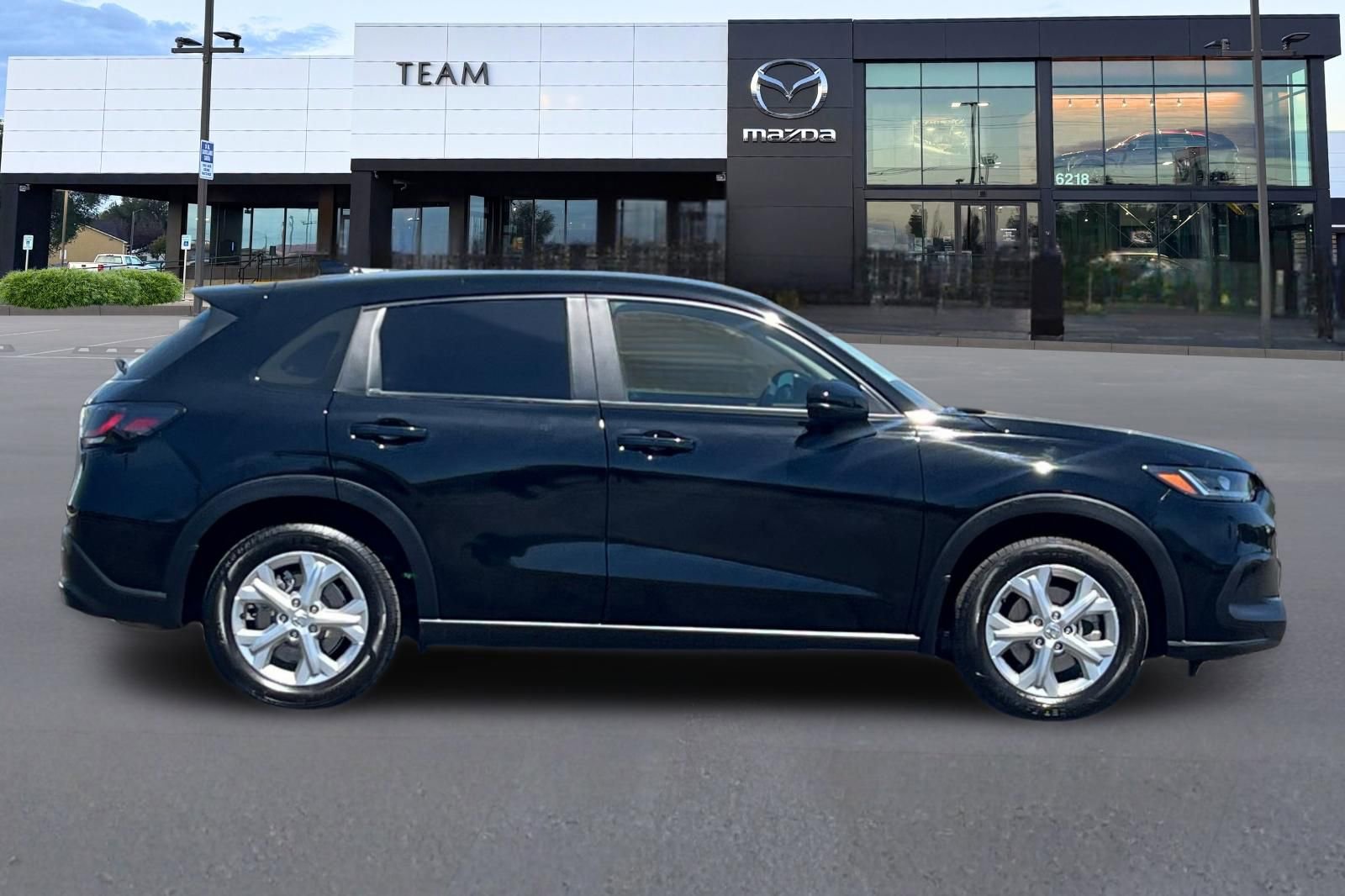 Used 2024 Honda HR-V LX image 3