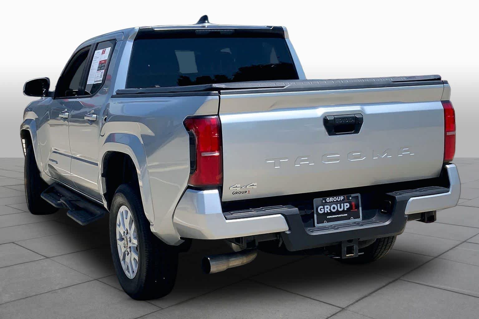 Used 2025 Toyota Tacoma SR5 AWD/4WD image 12