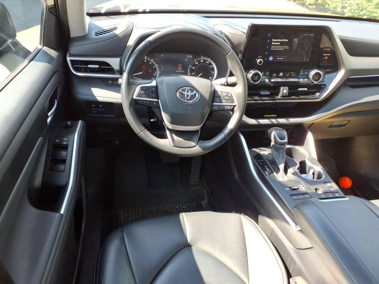 Used 2023 Toyota Highlander XLE AWD/4WD image 7