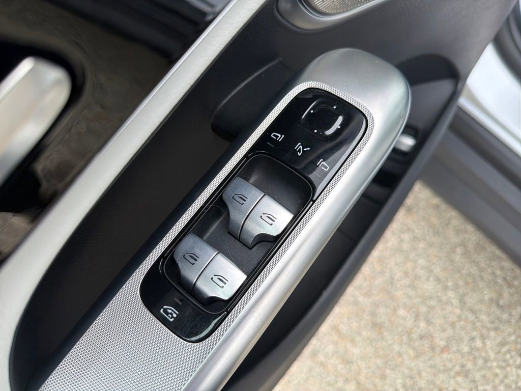 Used 2025 Mercedes-Benz GLC 350e 4MATIC image 15