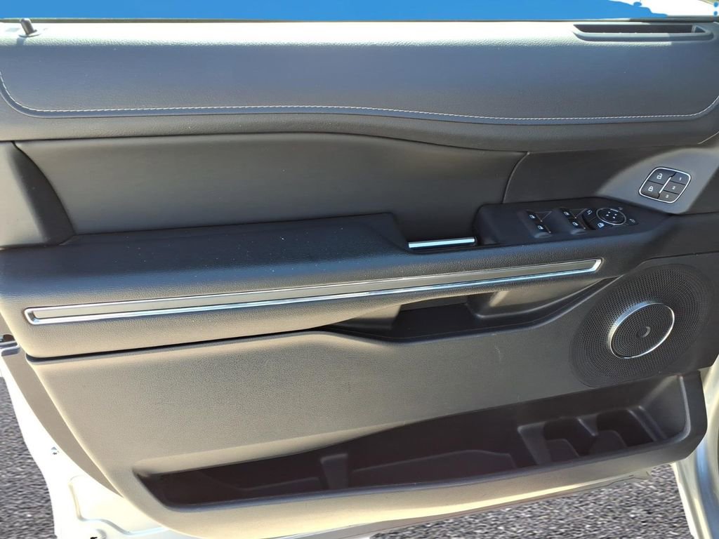 Used 2024 Ford Expedition XLT image 15